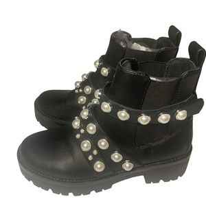 BP Kora 2 Lug Chelsea Boot In Black 5.5M